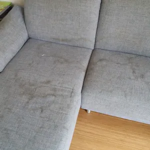 Chaise-Longue-bank-met-schoonmaakkringen-voor-reiniging (1)